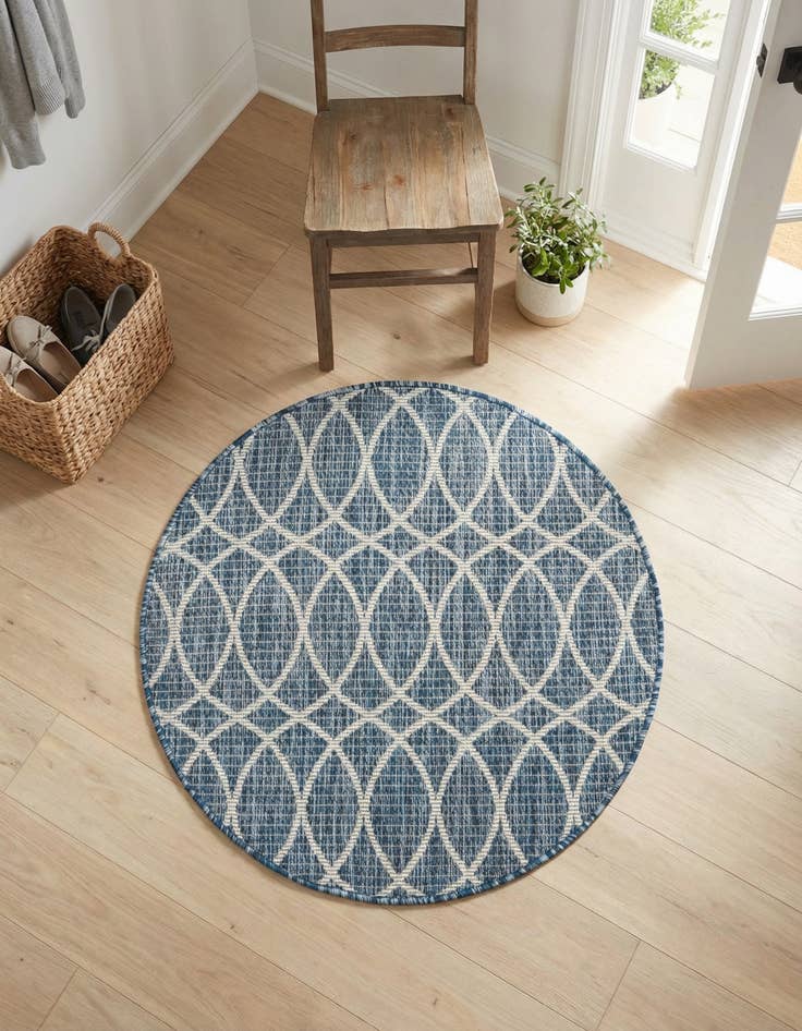 Detail image of 3' x 3' Easy-Clean Trellis Indoor / Outdoor Round Rug