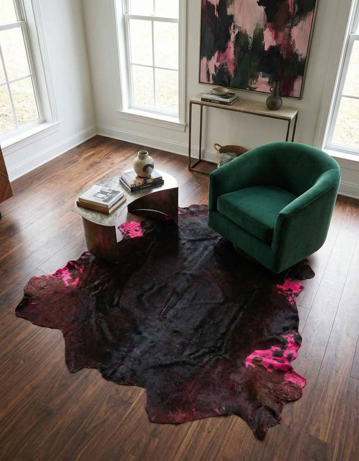 Detail image of 4' x 4' 10 Cowhide Freeform Rug