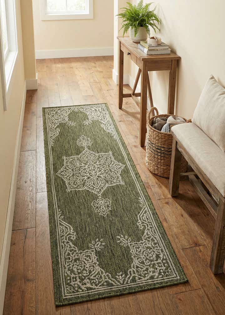 2' x 6' Easy-Clean Traditional Indoor / Outdoor Runner Rug