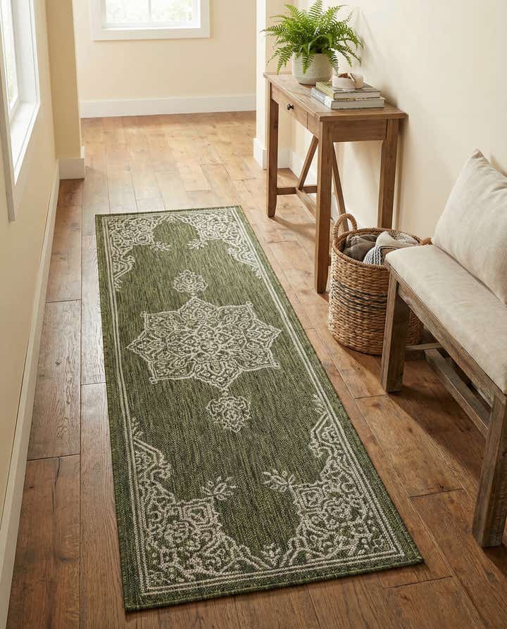 2' x 6' Easy-Clean Traditional Indoor / Outdoor Runner Rug