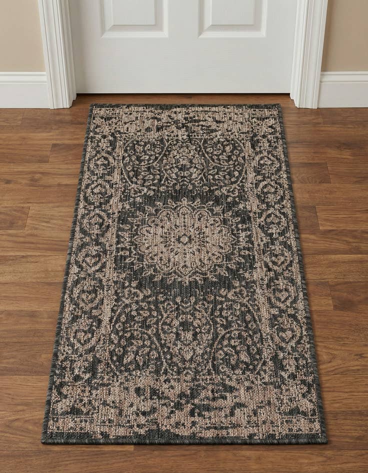 Detail image of 2' x 4' Washable Traditional Indoor / Outdoor Runner Rug