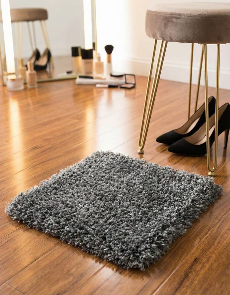 Detail image of 1' 4 x 1' 4 Marilyn Monroe&trade; Shag Sample Rug