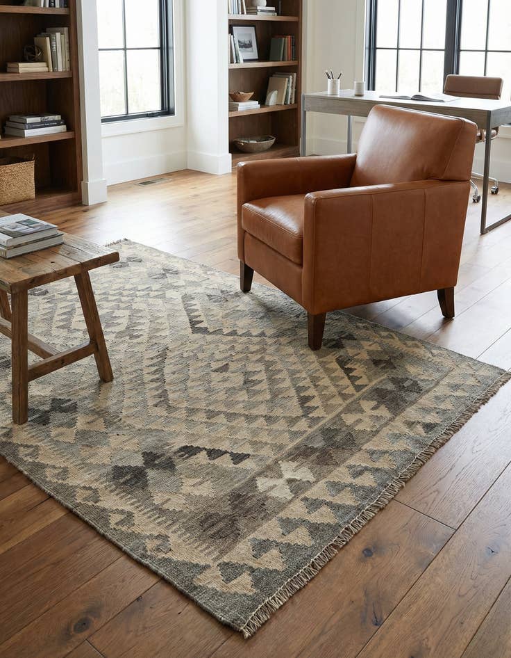 Detail image of 3' 6 x 4' 10 Hand Woven Kilim Maymana Wool Rug