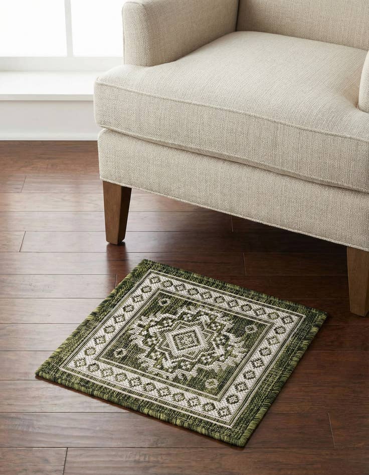 Detail image of 1' 4 x 1' 4 Washable Aztec Indoor / Outdoor Sample Rug