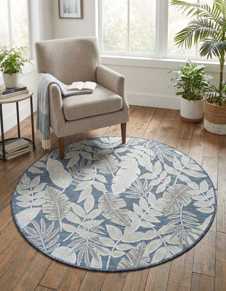 Detail image of 4' 5 x 4' 5  Washable Botanical Indoor / Outdoor Round Rug