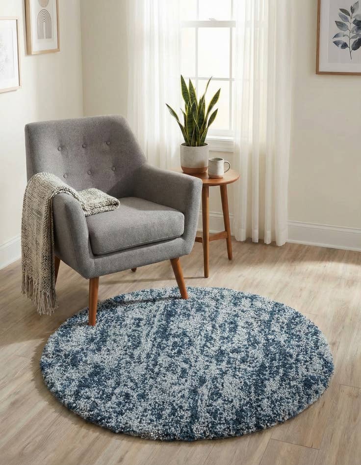 Detail image of 3' 3 x 3' 3 Lagom Shag Round Rug