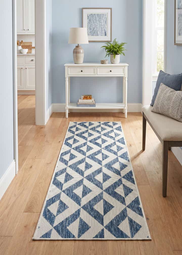 2' x 6' Easy-Clean Jill Zarin Napa Indoor / Outdoor Runner Rug