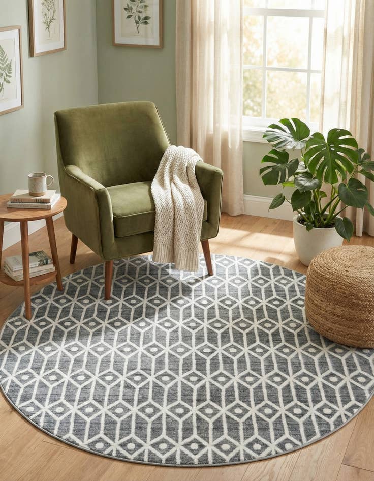 Detail image of 8' x 8' Lattice Trellis Round Rug