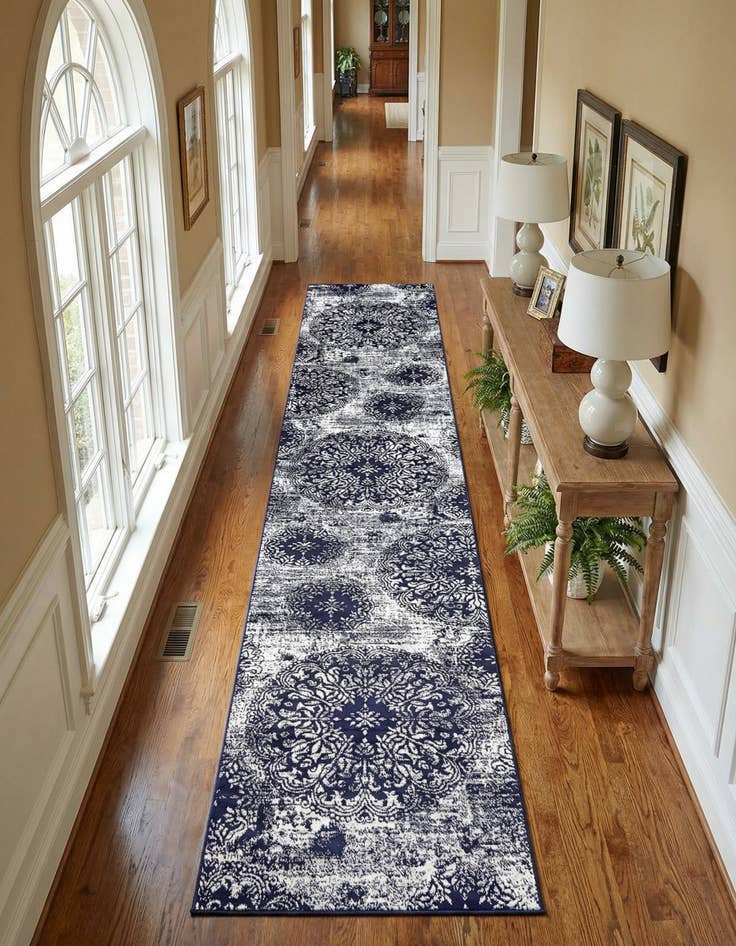 Detail image of 3' 3 x 16' 5 Monaco Runner Rug