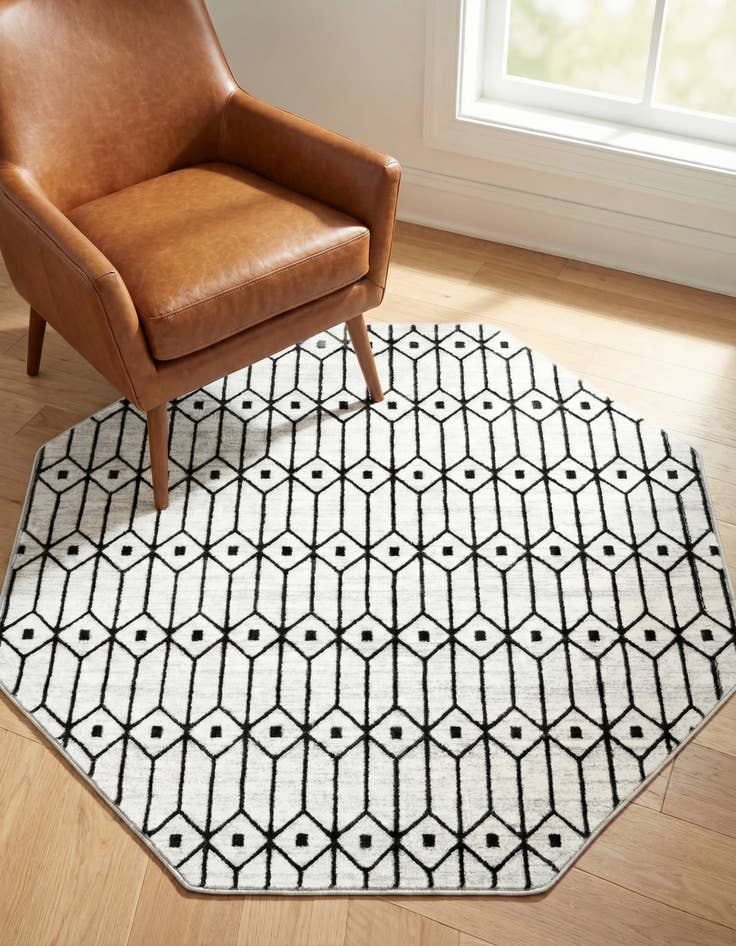Detail image of 5' 3 x 5' 3 Lattice Trellis Octagon Rug