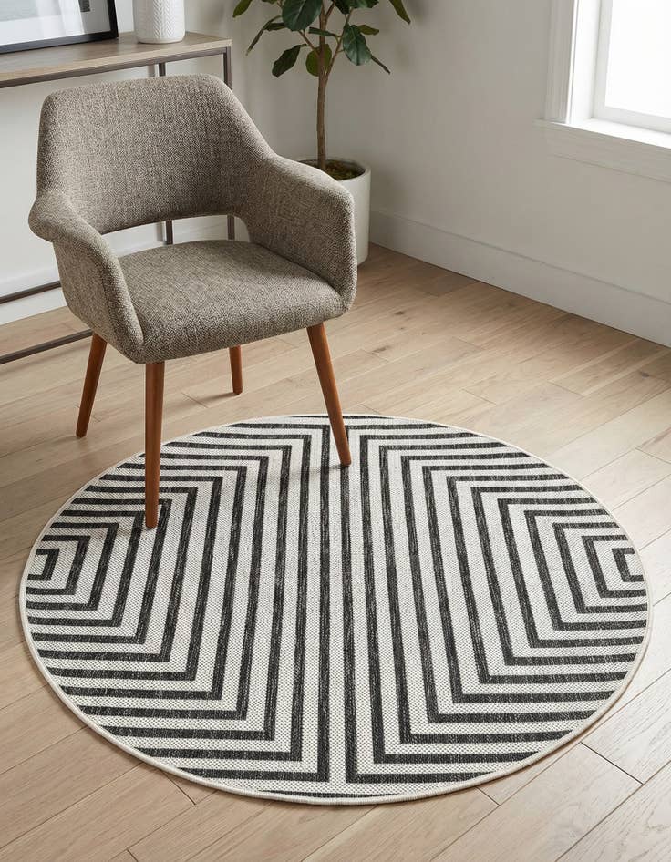 Detail image of 3' x 3' Washable Modern Indoor / Outdoor Round Rug