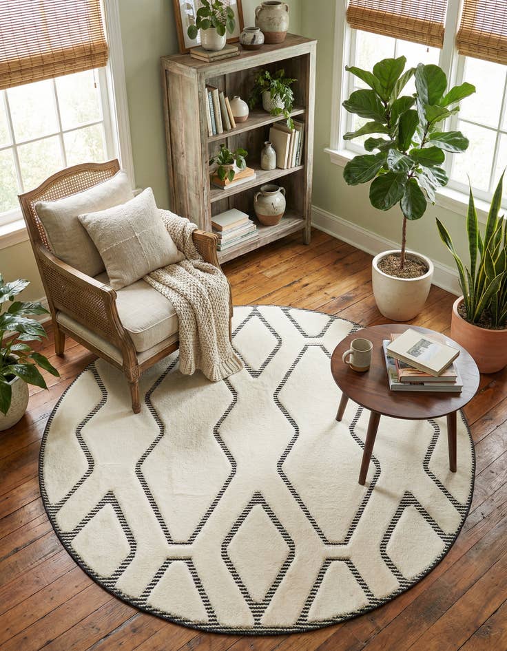 Detail image of 6' x 6' Prismatic Round Rug