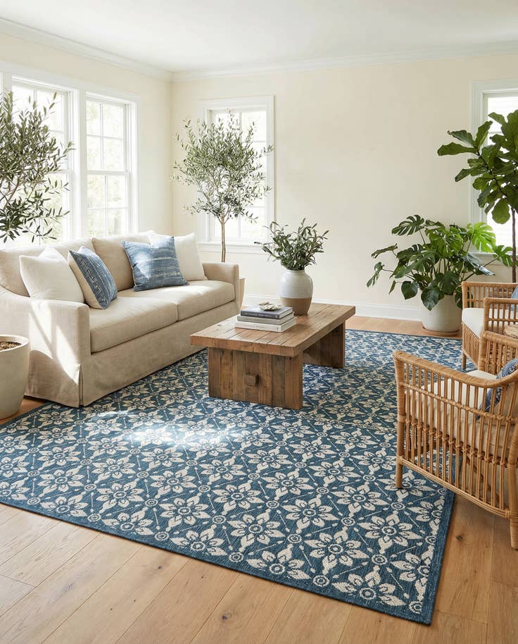 Detail image of 9' x 12' Easy-Clean Lattice Indoor / Outdoor Rug
