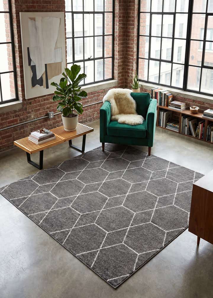 7' 10 x 7' 10 Trellis Frieze Square Rug