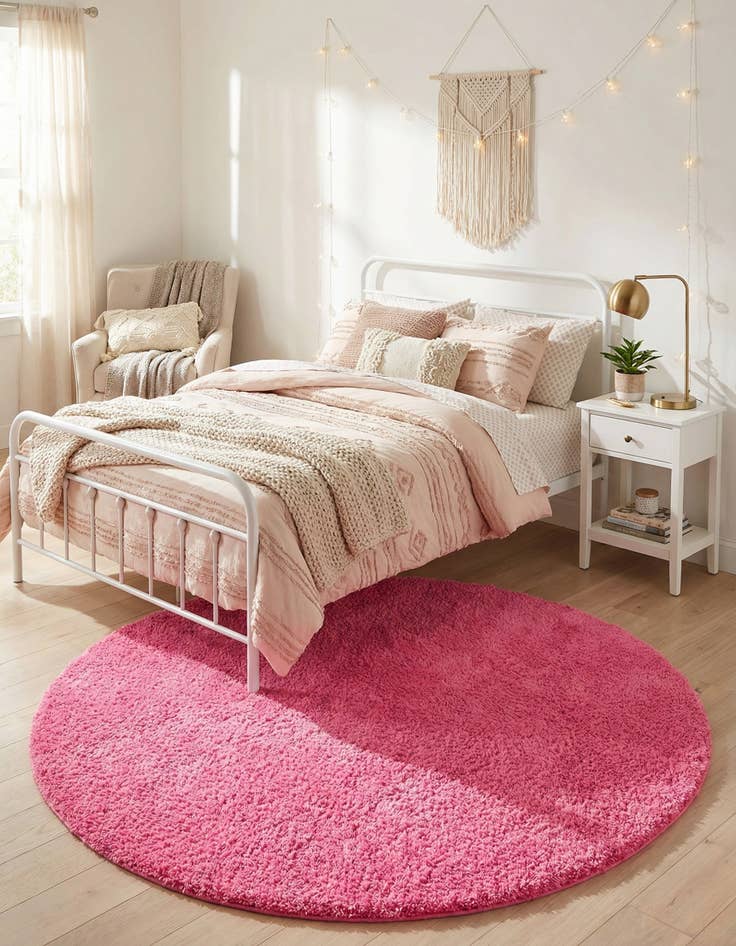 Detail image of 6' x 6' Solid Shag Round Rug