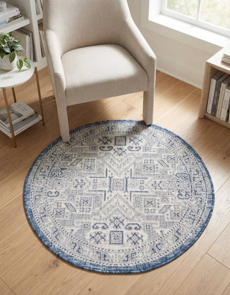 Detail image of 3' x 3'  Washable Aztec Indoor / Outdoor Round Rug