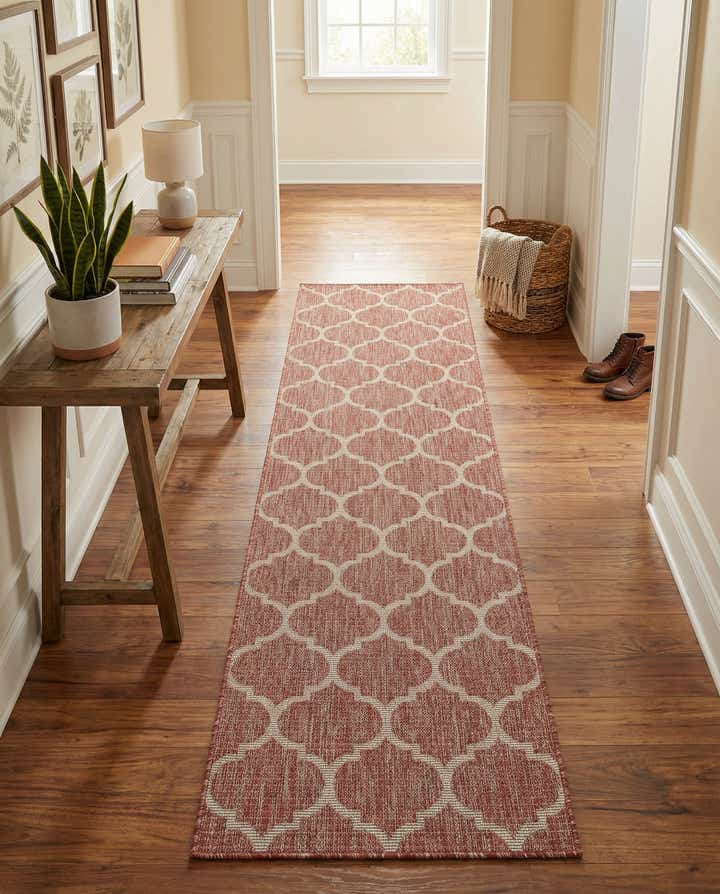 2' 7 x 10' Easy-Clean Lattice Indoor / Outdoor Runner Rug