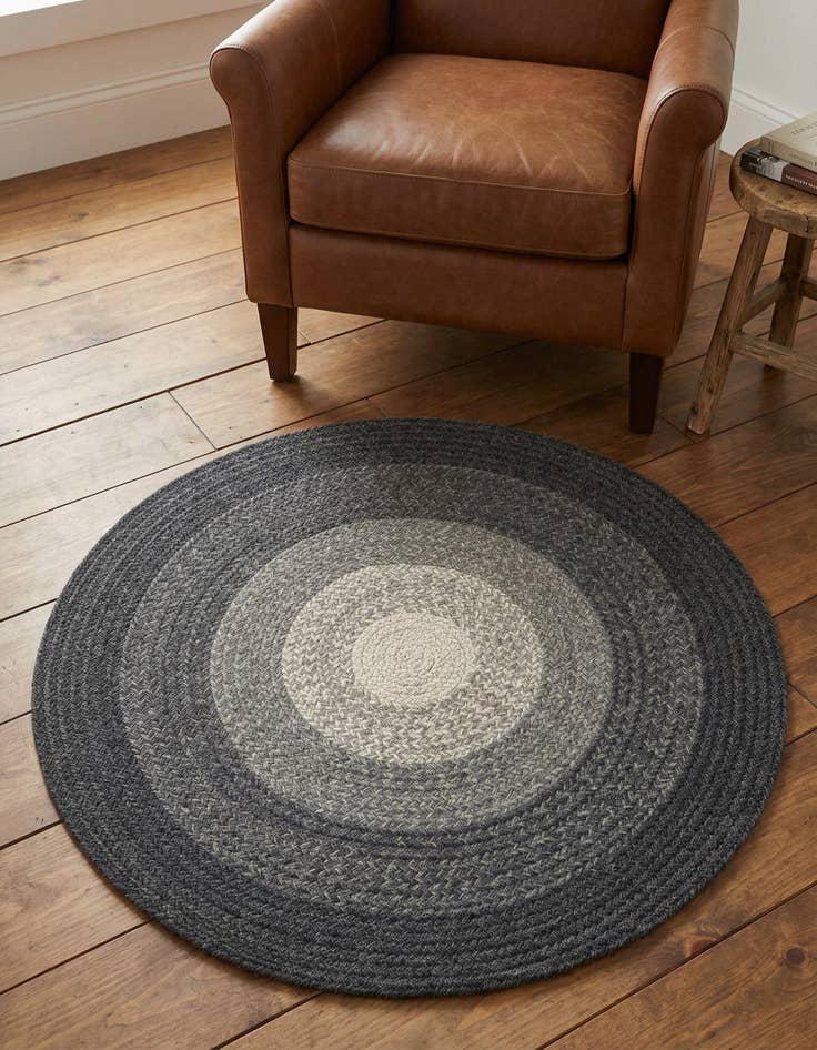 Detail image of 3' 1 x 3' 1 Handmade Hand Braided Wool Round Rug