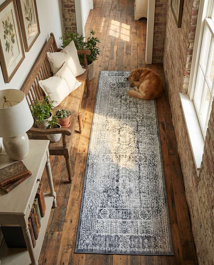 2' 7 x 8' 2 Williamsburg Runner Rug