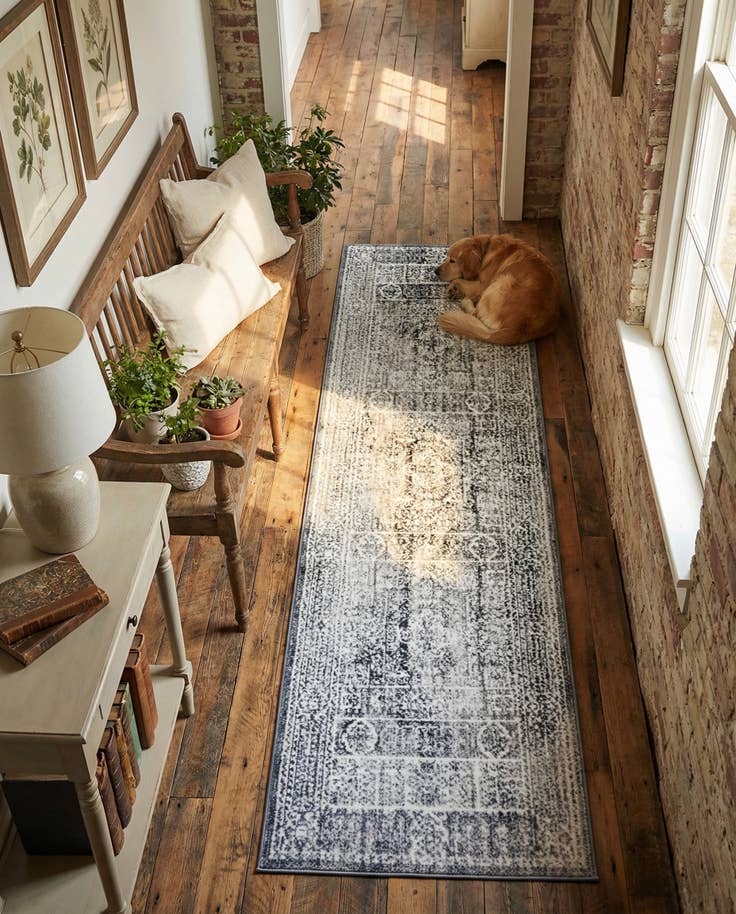 Detail image of 2' 7 x 8' 2 Williamsburg Runner Rug