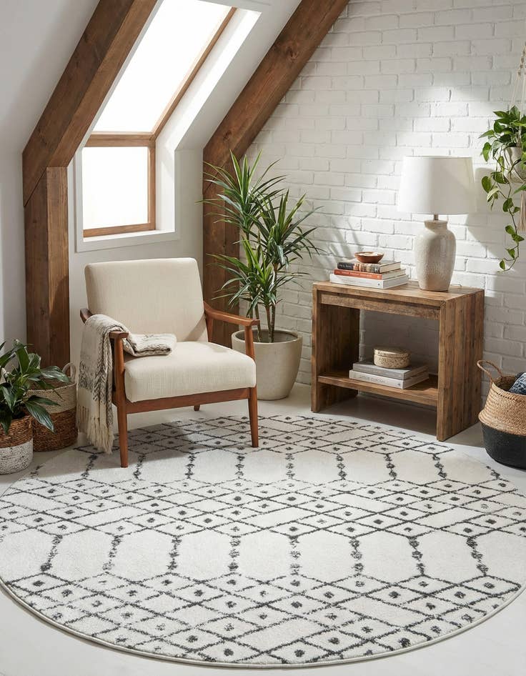 Detail image of 7' 10 x 7' 10 Paxon Trellis Round Rug