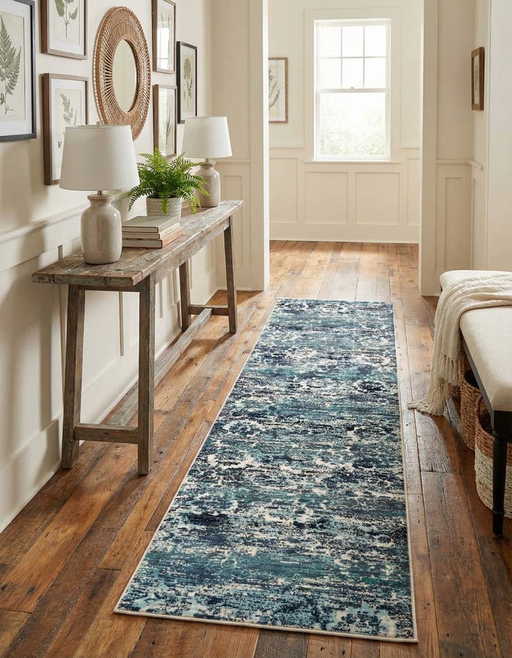 Detail image of 2' 7 x 9' 10 Budapest Runner Rug