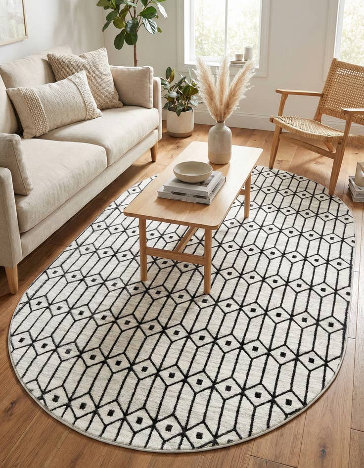 Detail image of 5' 3 x 8' Lattice Trellis Oval Rug