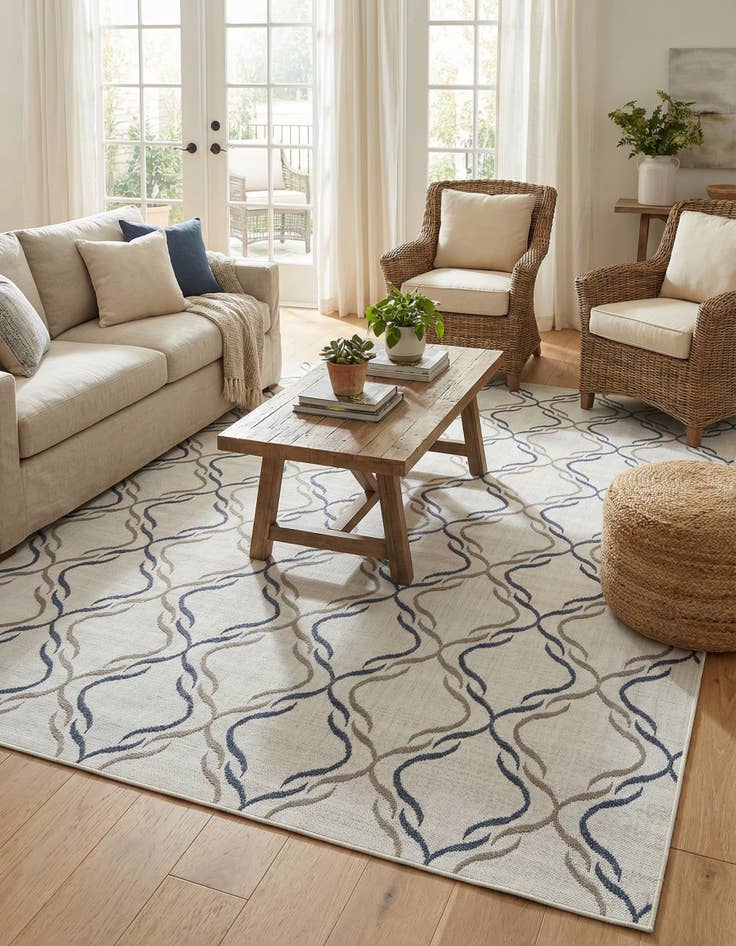 Detail image of 7' 10 x 10' Washable Lattice Indoor / Outdoor Rug