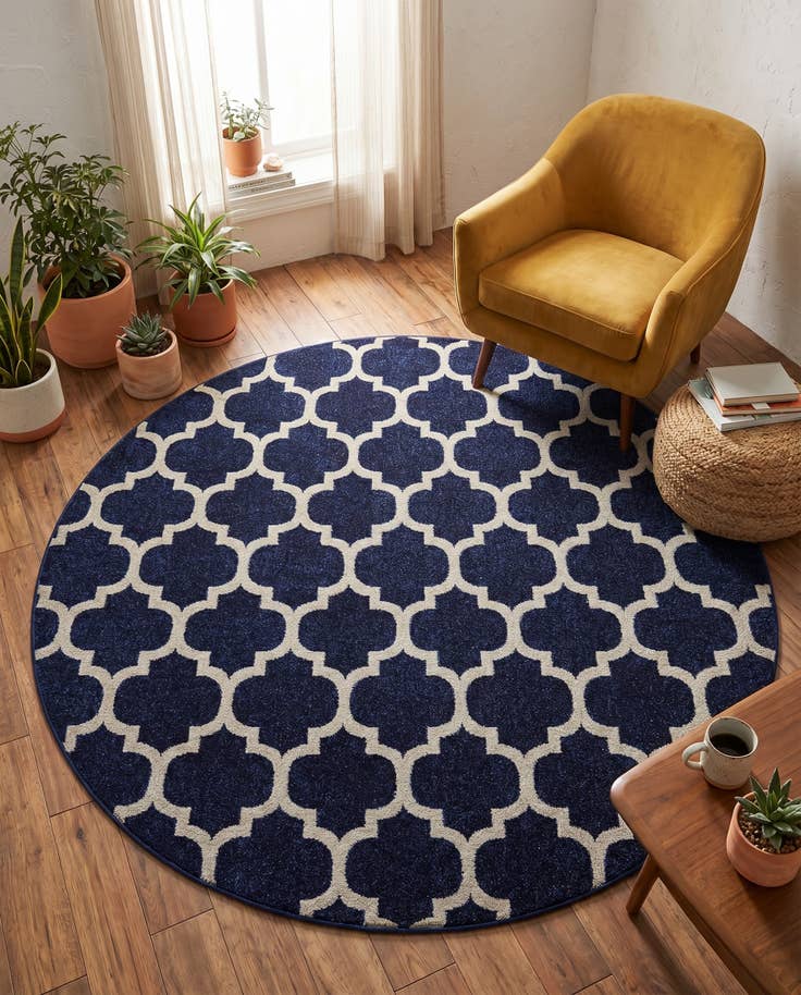 Detail image of 7' 10 x 7' 10 Lattice Round Rug