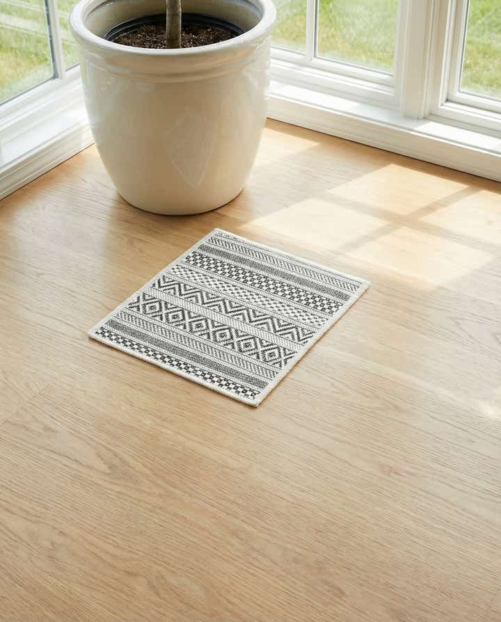 1' 4 x 1' 4 Easy-Clean Striped Indoor / Outdoor Sample Rug