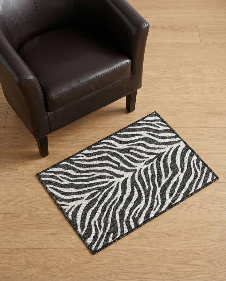 Detail image of 2' x 3' Easy-Clean Safari Indoor / Outdoor Rug