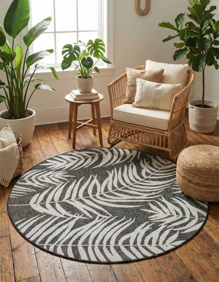 Detail image of 5' 3 x 5' 3 Washable Botanical Indoor / Outdoor Round Rug
