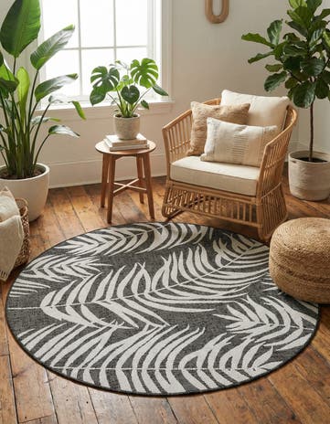 5' 3 x 5' 3 Easy-Clean Botanical Indoor / Outdoor Round Rug