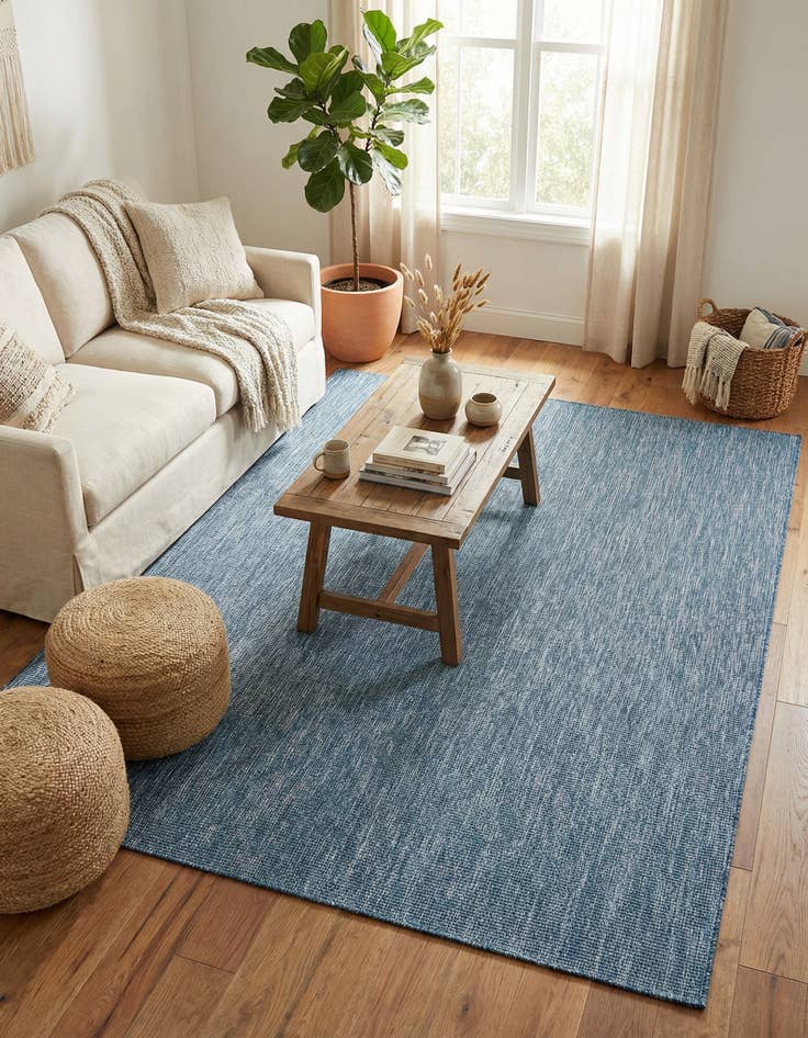 Detail image of 7' 10 x 10' Easy-Clean Solid Indoor / Outdoor Rug