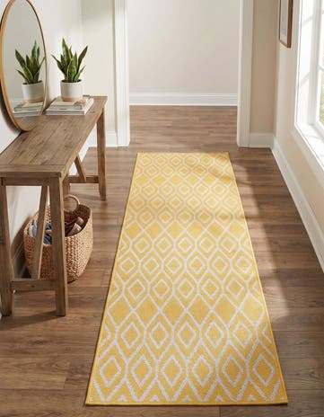 Yellow Ivory Easy-Clean Jill Zarin Turks and Caicos Indoor / Outdoor Runner Rug