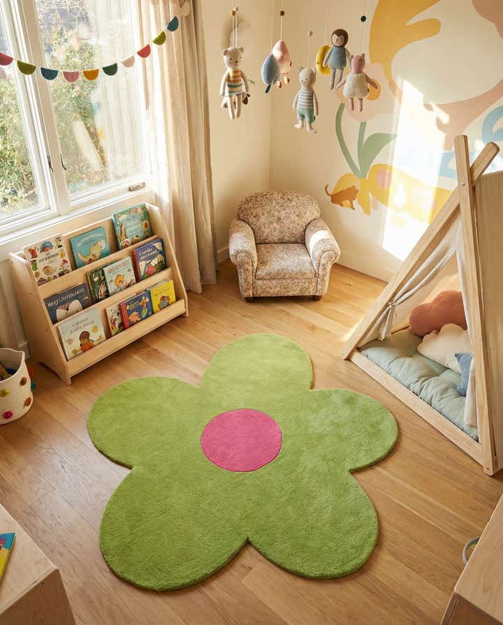5' 1 x 5' 1 Happy Rugs Funky Flower Wool Round