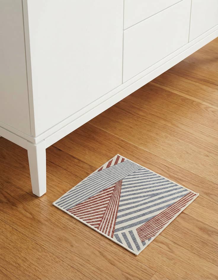 Detail image of 1' 4 x 1' 4 Washable Jill Zarin Indoor / Outdoor Sample Rug