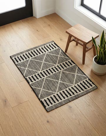 2' x 3' Easy-Clean Lattice Indoor / Outdoor Rug