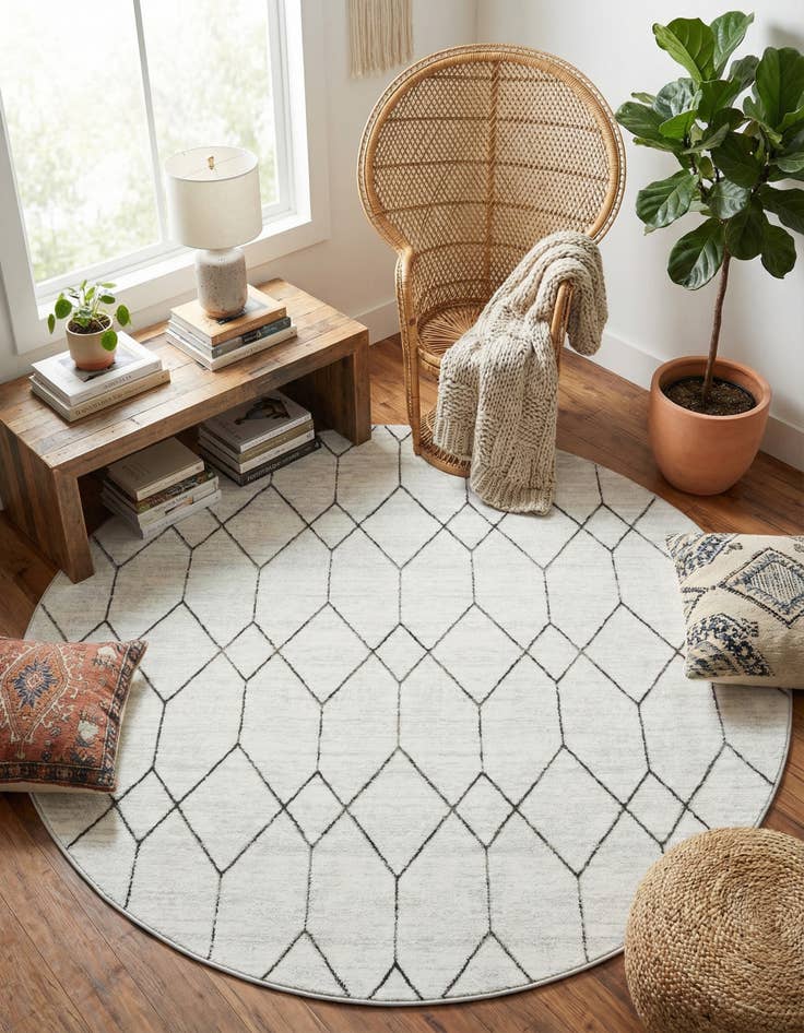 Detail image of 7' x 7' Lattice Trellis Round Rug