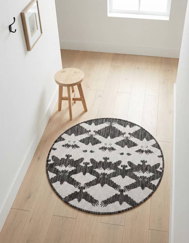 Detail image of 3' x 3' Washable Modern Indoor / Outdoor Round Rug