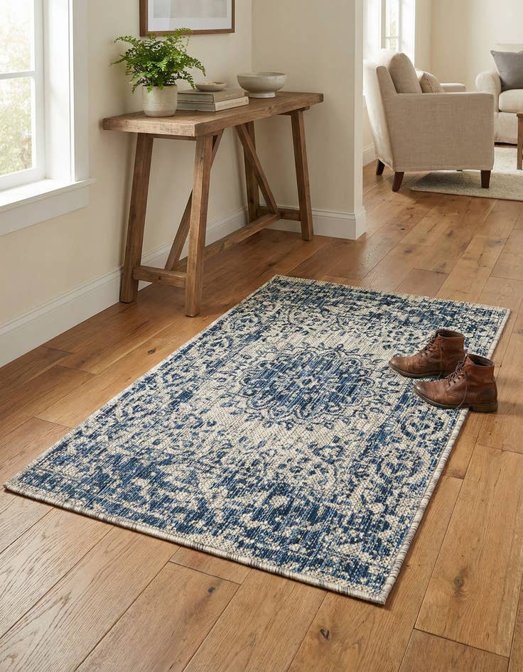 Detail image of 2' x 3'  Washable Traditional Indoor / Outdoor Rug