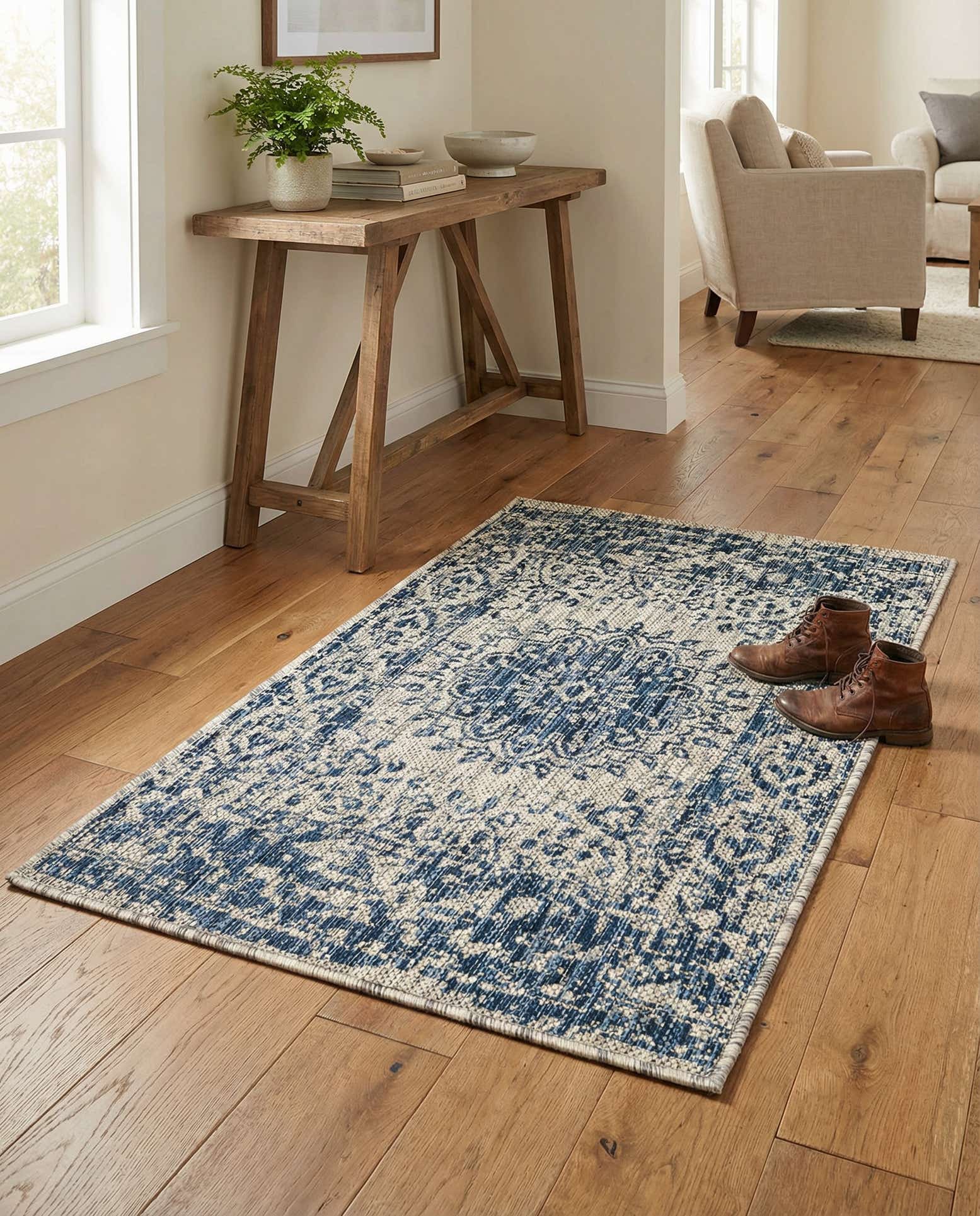 2' x 3' Easy-Clean Traditional Indoor / Outdoor Rug