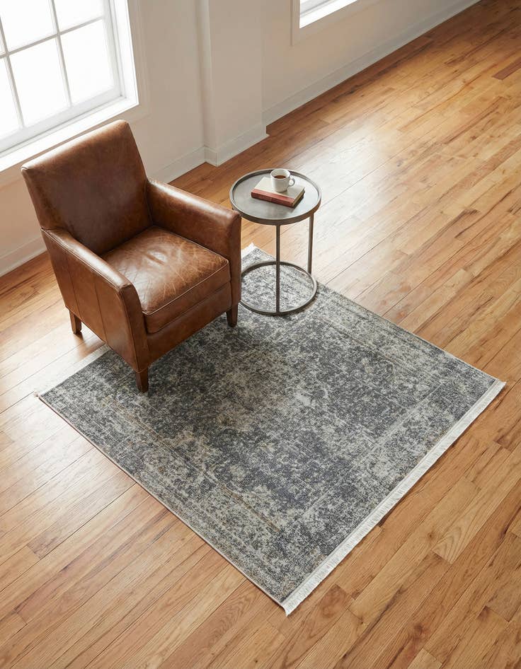 Detail image of 4' 3 x 4' 3 Havana Square Rug