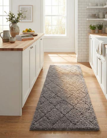 2' x 6' 9 Lattice Shag Runner Rug