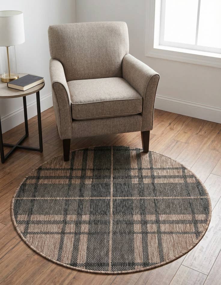 Detail image of 3' x 3' Washable Checkered Indoor / Outdoor Round Rug
