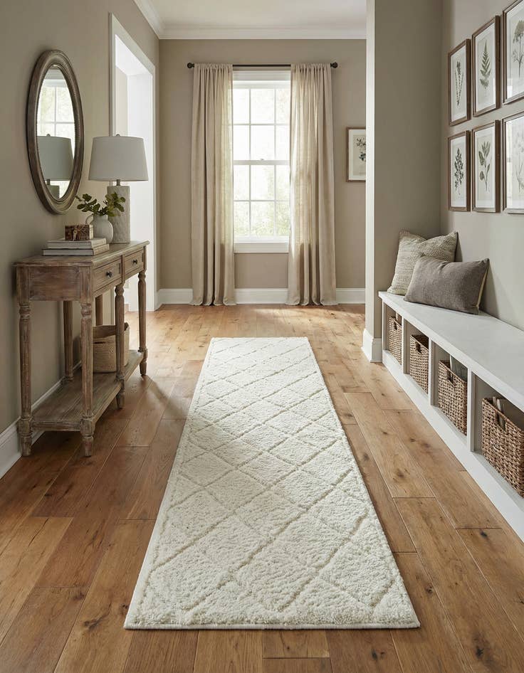 Detail image of 2' 7 x 12' Lattice Shag Runner Rug