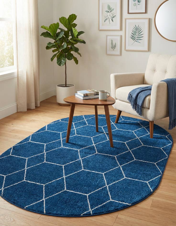 Detail image of 4' x 6' Lattice Frieze Oval Rug