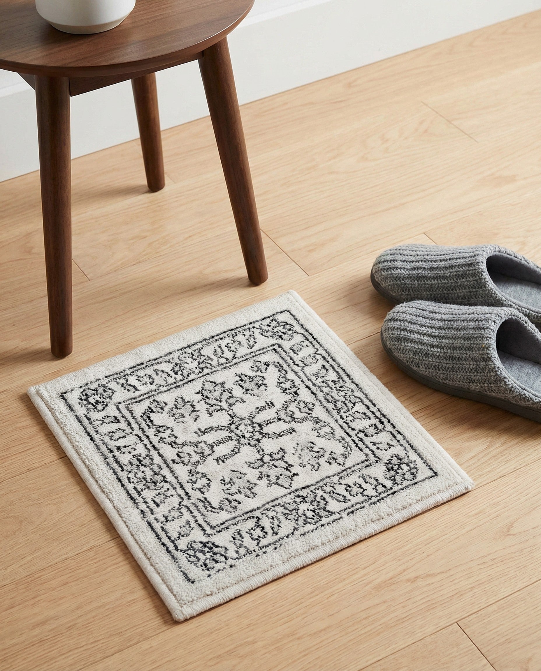 1' 4 x 1' 4 Eco Traditional Sample Rug