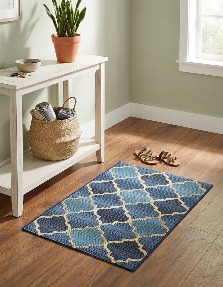 Detail image of 2' 2 x 3' Washable Lattice Indoor / Outdoor Rug