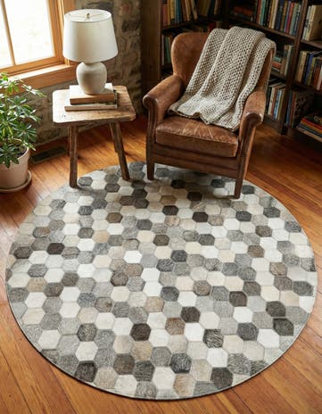 4' 1 x 4' 1 Cowhide Leather Round Rug